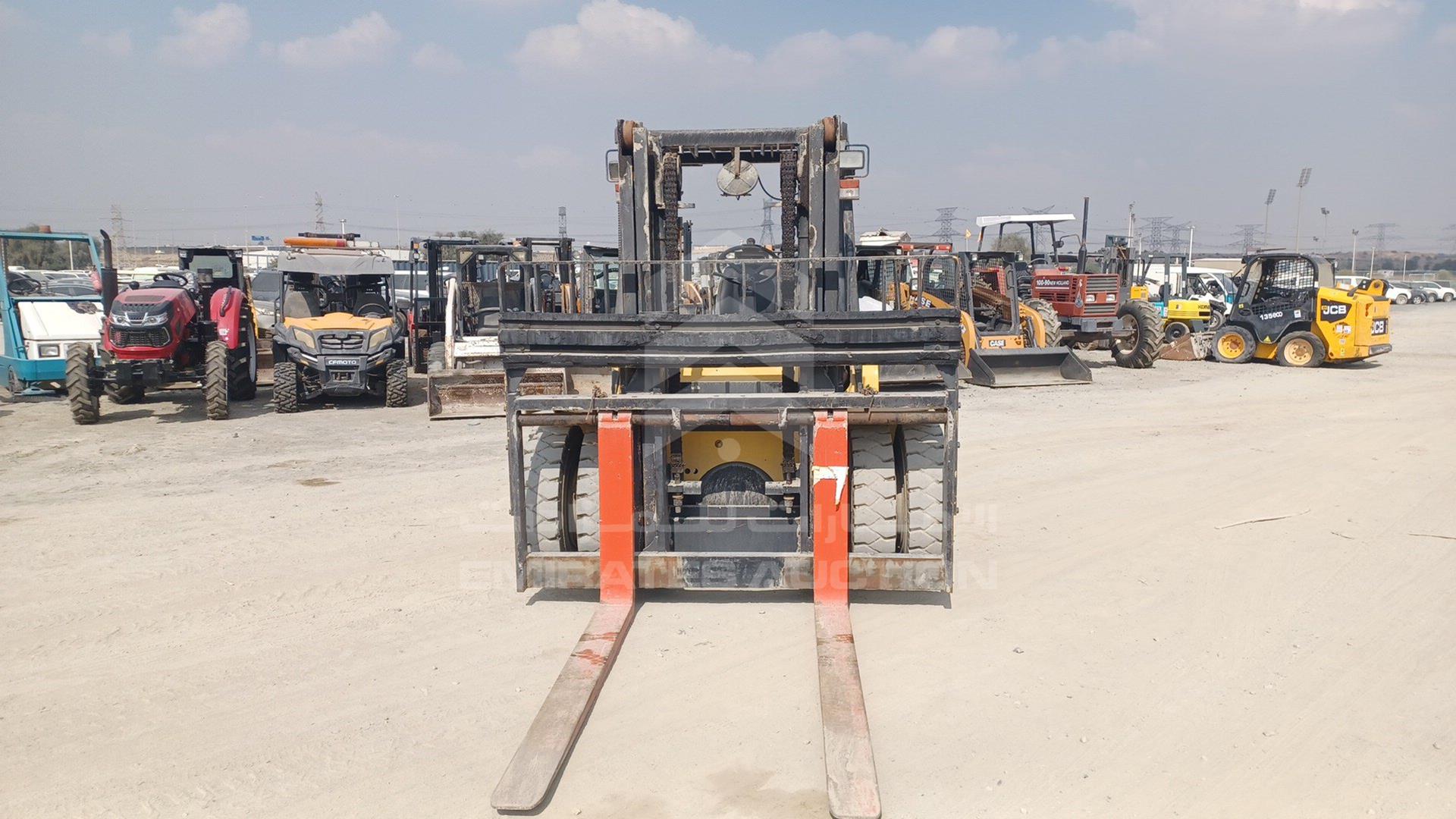 2001 HYSTER --- VIN: F006A11422Y