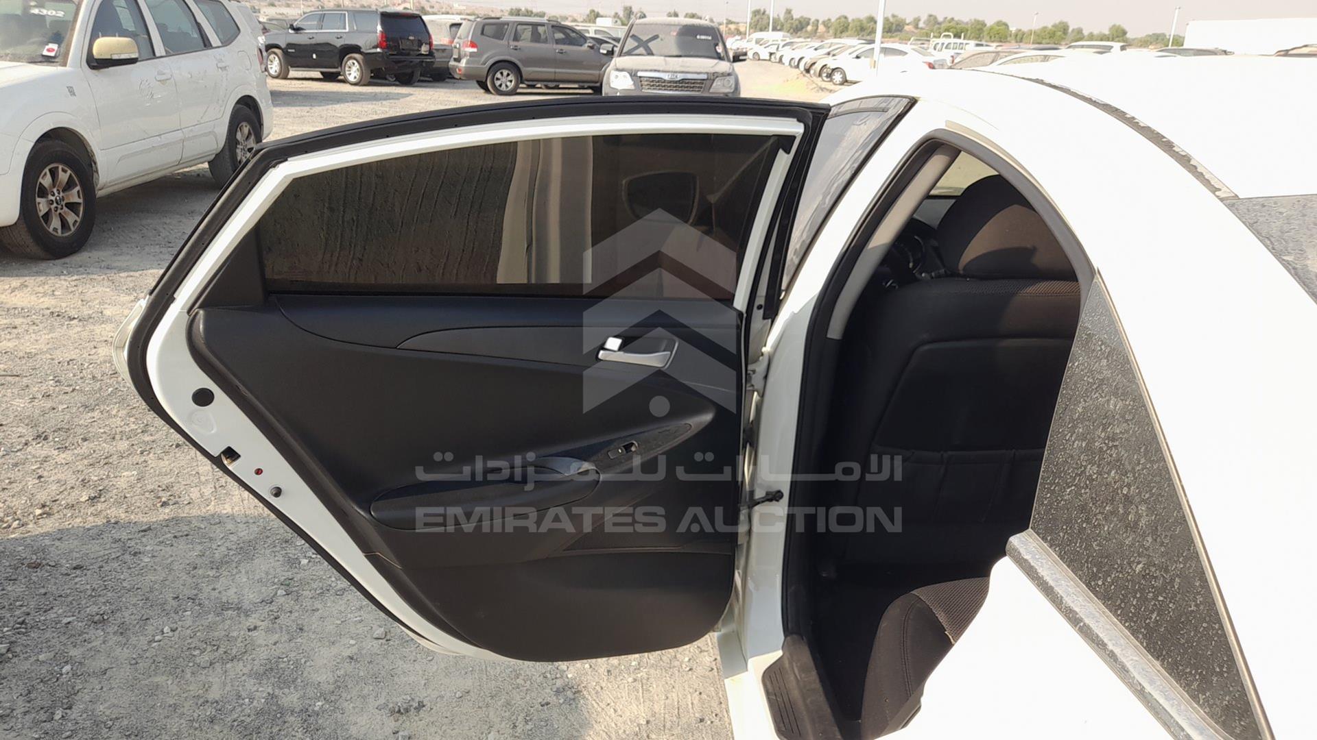 2014 HYUNDAI SONATA VIN: KMHEB41C7EA624942