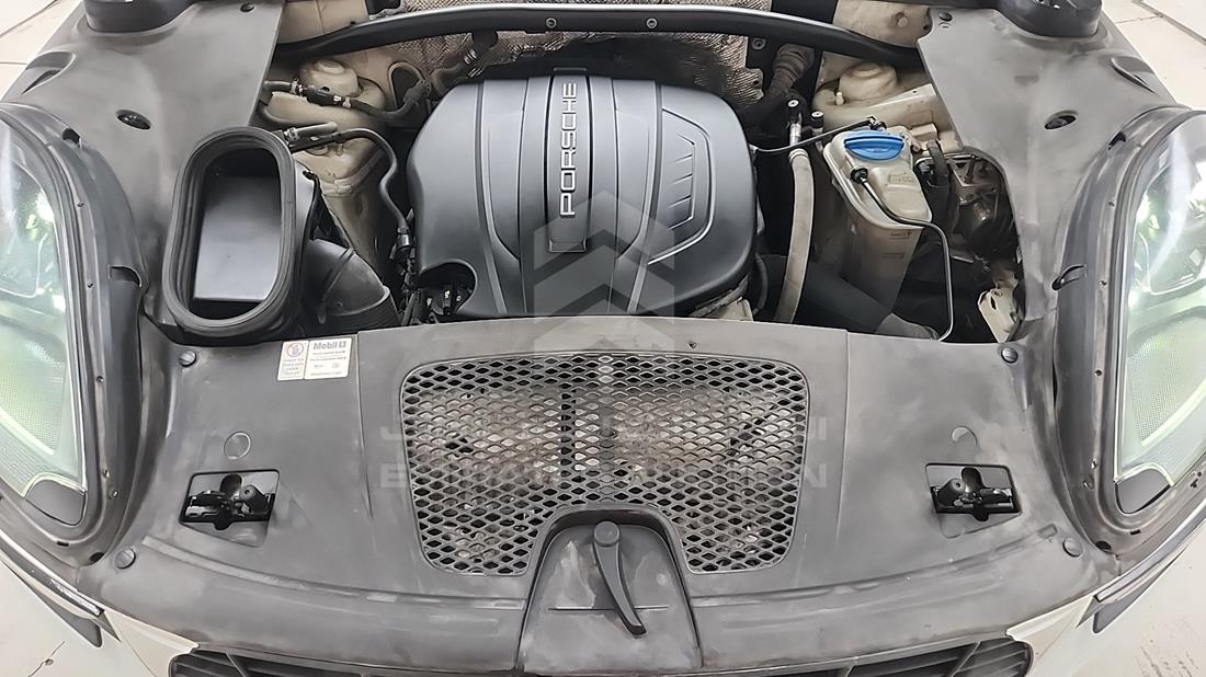 2017 Porsche Macan — Engine Bay — Photo 35