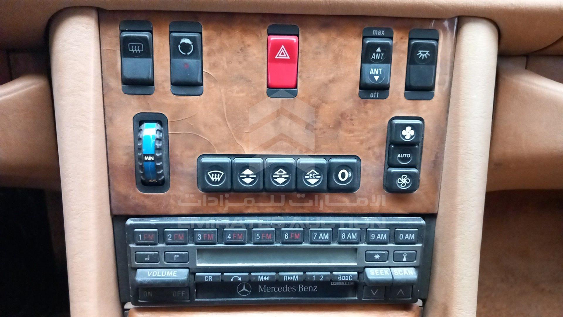 1990 MERCEDES SEL 560 VIN: WDBCA39E2LA503245
