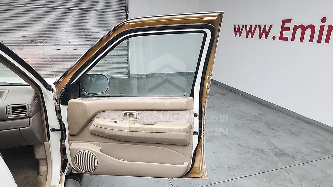 نيسان باث فايندر 2002 — الباب الأمامي الأيمن — صورة 23