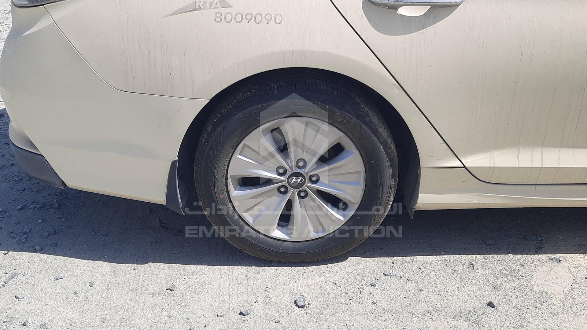 2019 HYUNDAI SONATA VIN: KMHE24136KA093020