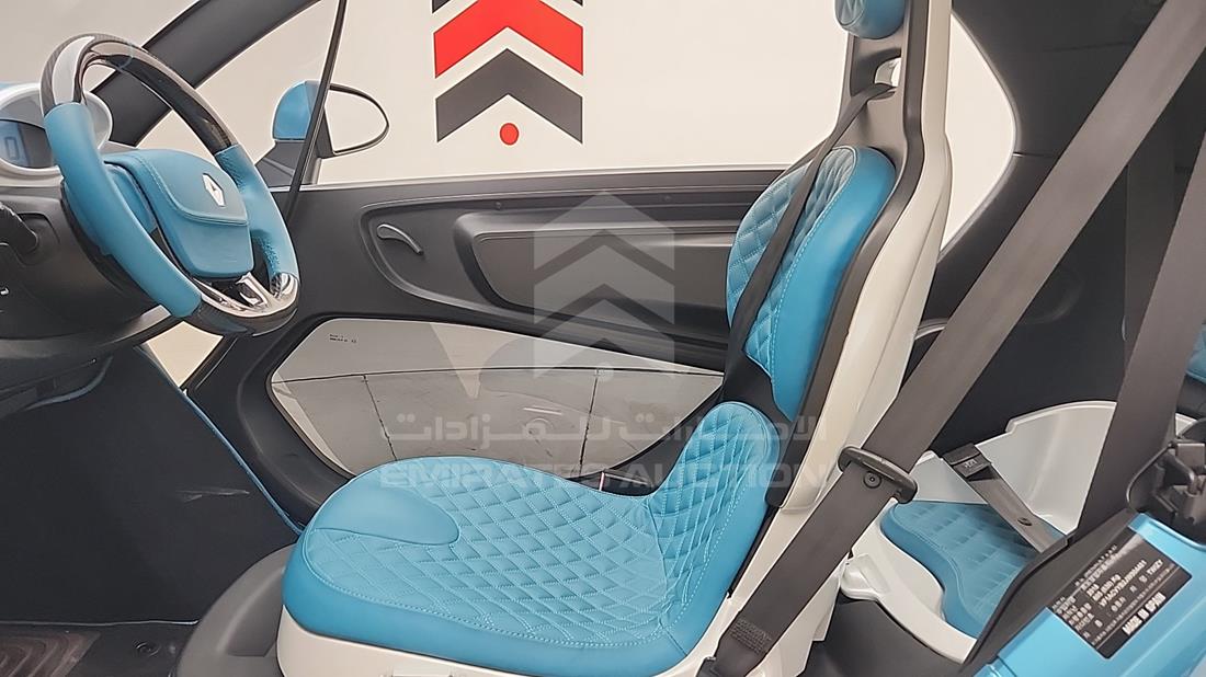 2018 Renault Twizy — Front Left Driver Seat View — Photo 13