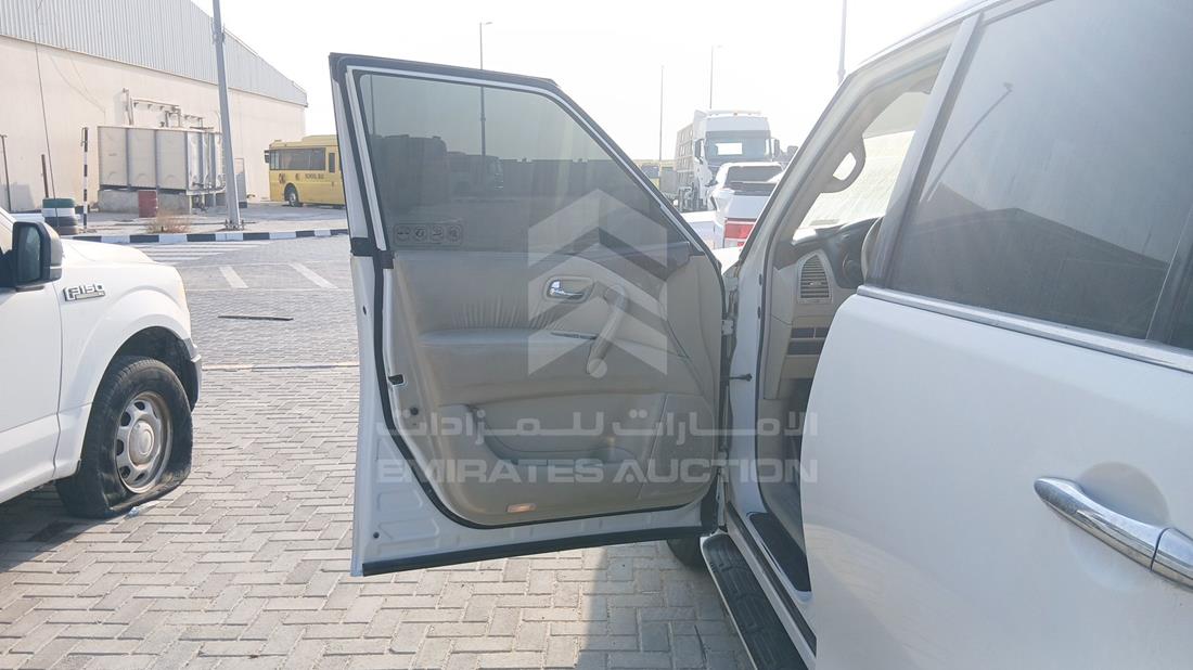 نيسان باترول 2019 — الباب الأمامي الأيسر — صورة 10