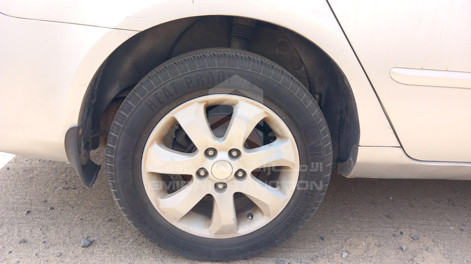 2007 KIA OPTIMA VIN: KNAGE222875109746