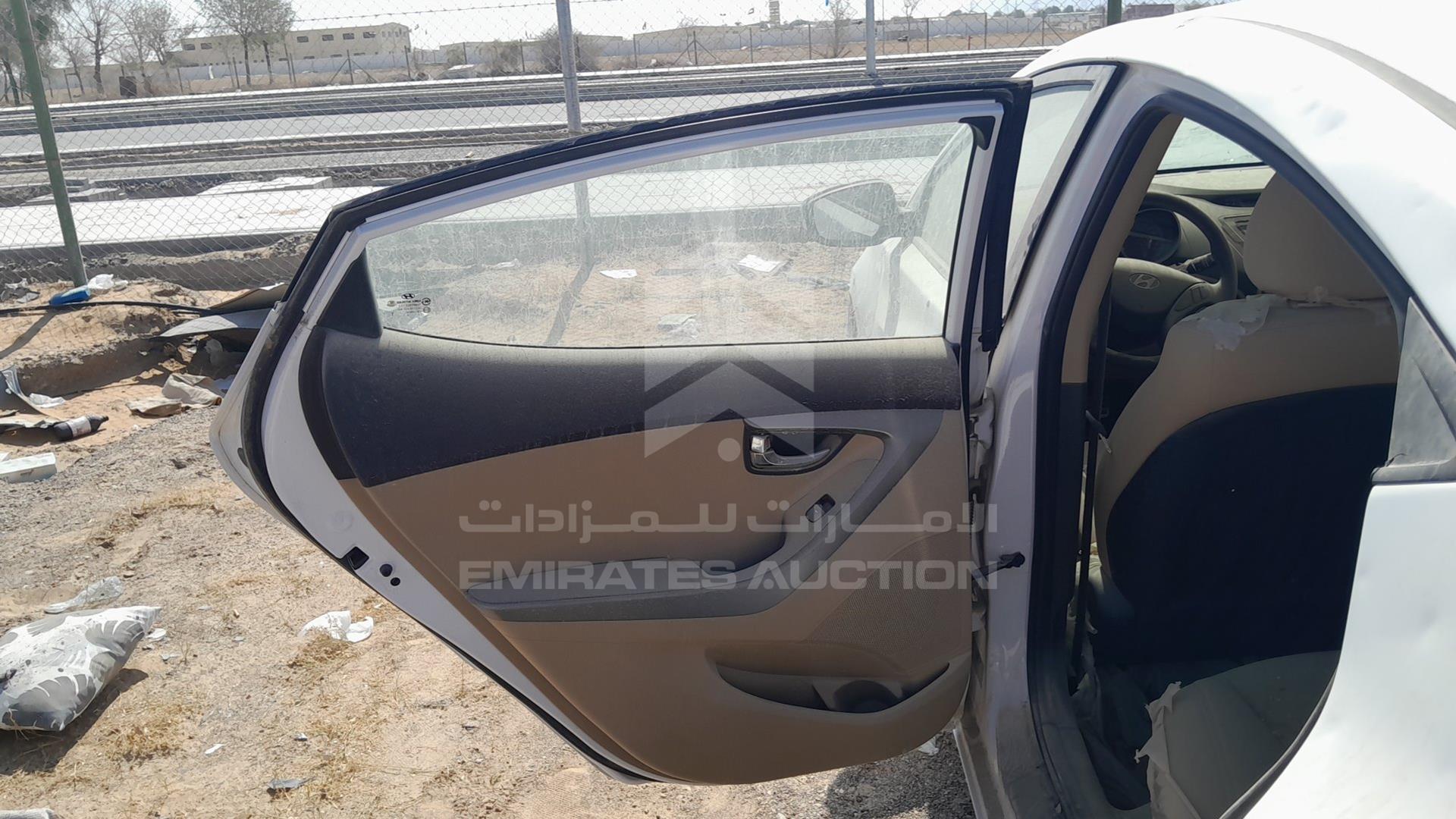 2014 HYUNDAI ELANTRA VIN: KMHDH41E8EU940490