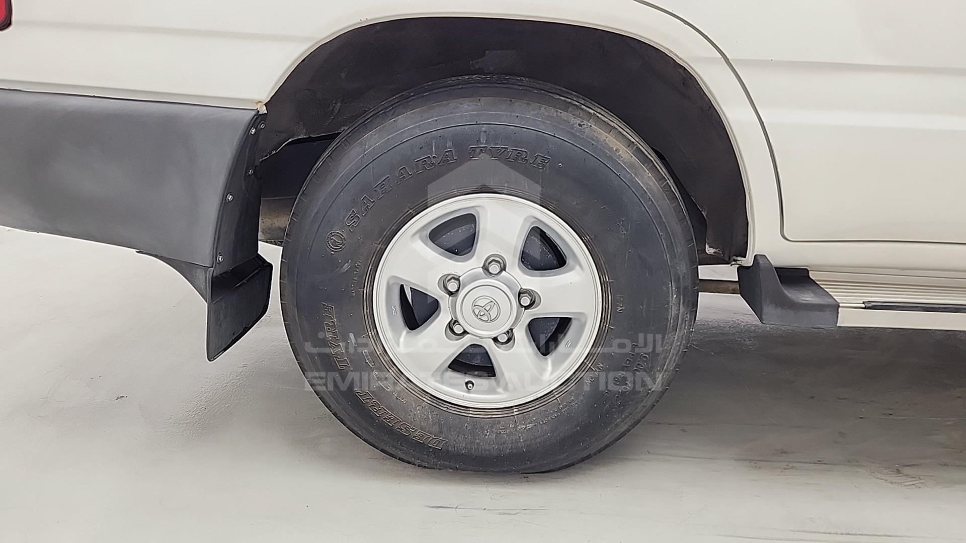 2002 TOYOTA LAND CRUISER VIN: JTGHJ01J723001920