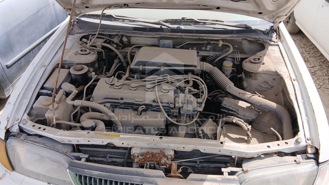 نيسان صني 2000 — خليج المحرك — صورة 27