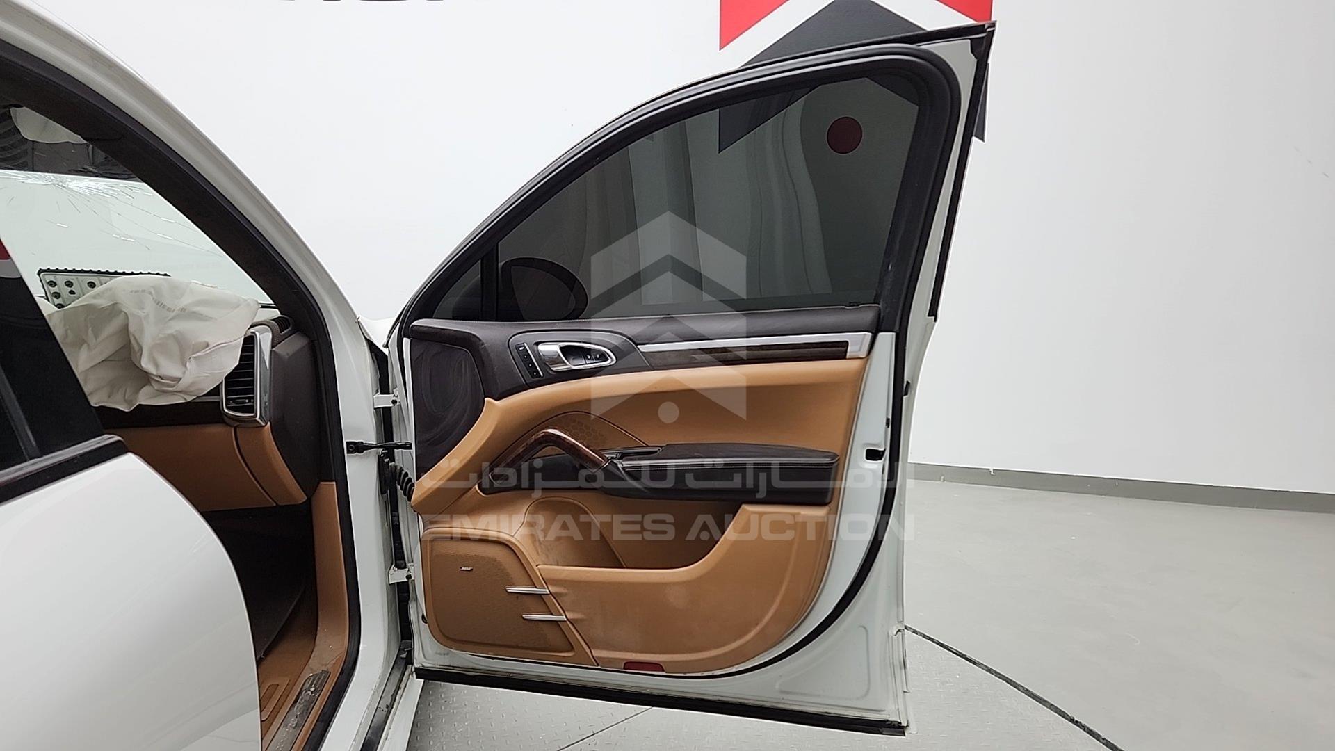 2013 PORSCHE CAYENNE GTS VIN: WP1ZZZ92ZDLA75797