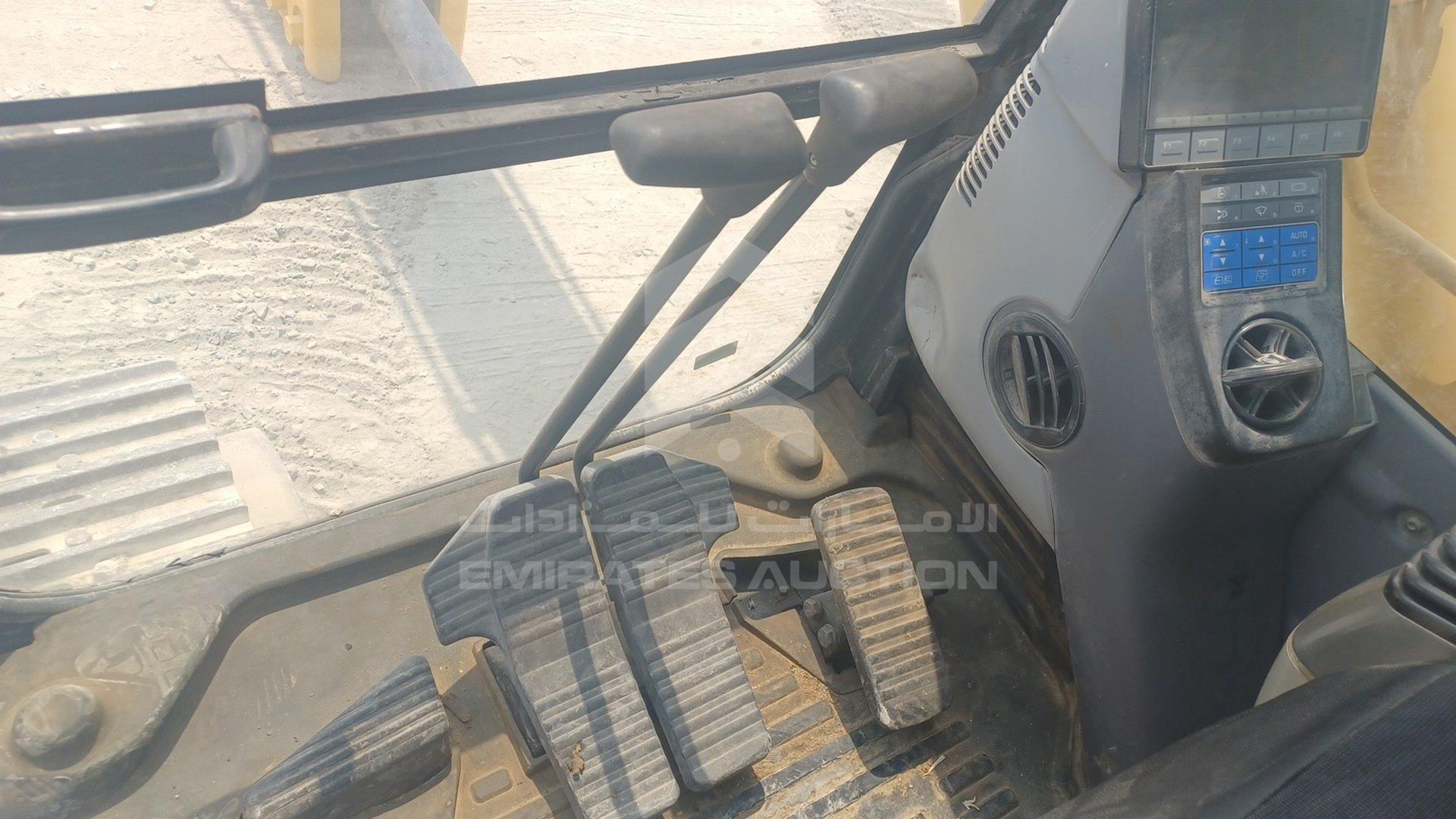 2012 KOMATSU PC400-8 VIN: KMTPC192T02071036