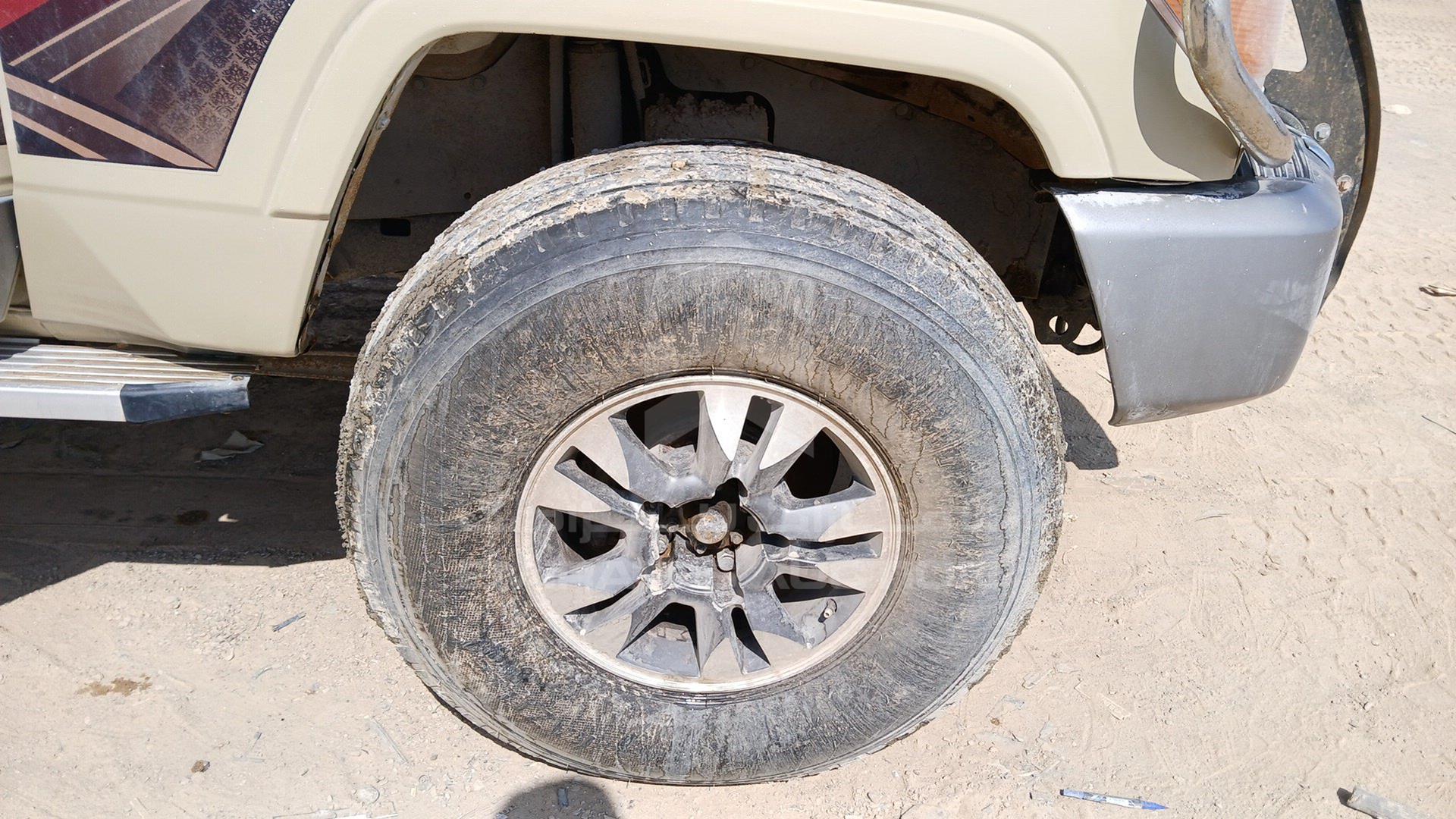 2015 TOYOTA LAND CRUISER VIN: JTFLU73J1F7019579