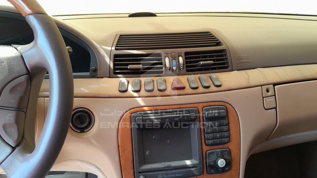 2001 Mercedes C 320 — Entertainment Systems & Camera Monitor & Navigation — Photo 16