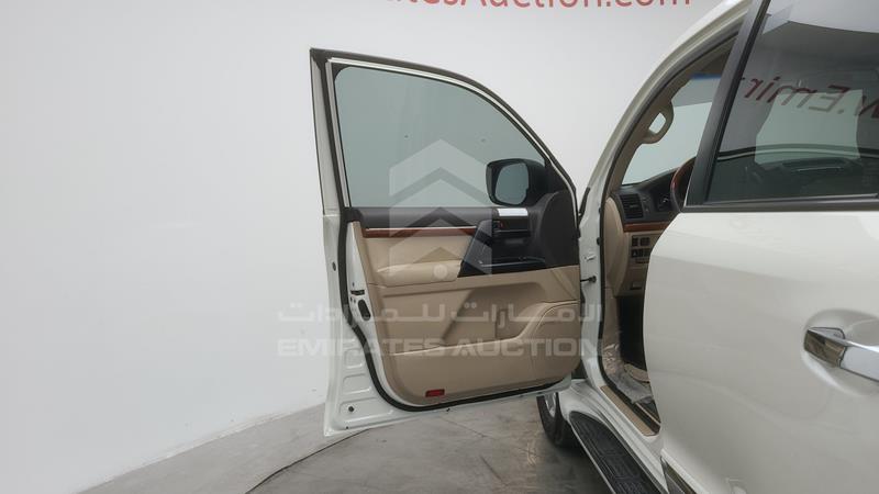 JTMHU09J5F4120610 Auction: EmiratesAuction Lot: 409010 JTMHU09J5F4120610 Toyota Land Cruiser 2015 WHITE Photo 16