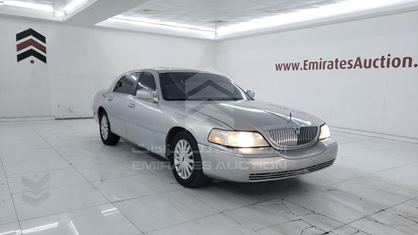 Lincoln Town Car 2005 1LNHM82W05Y613957 Image 38