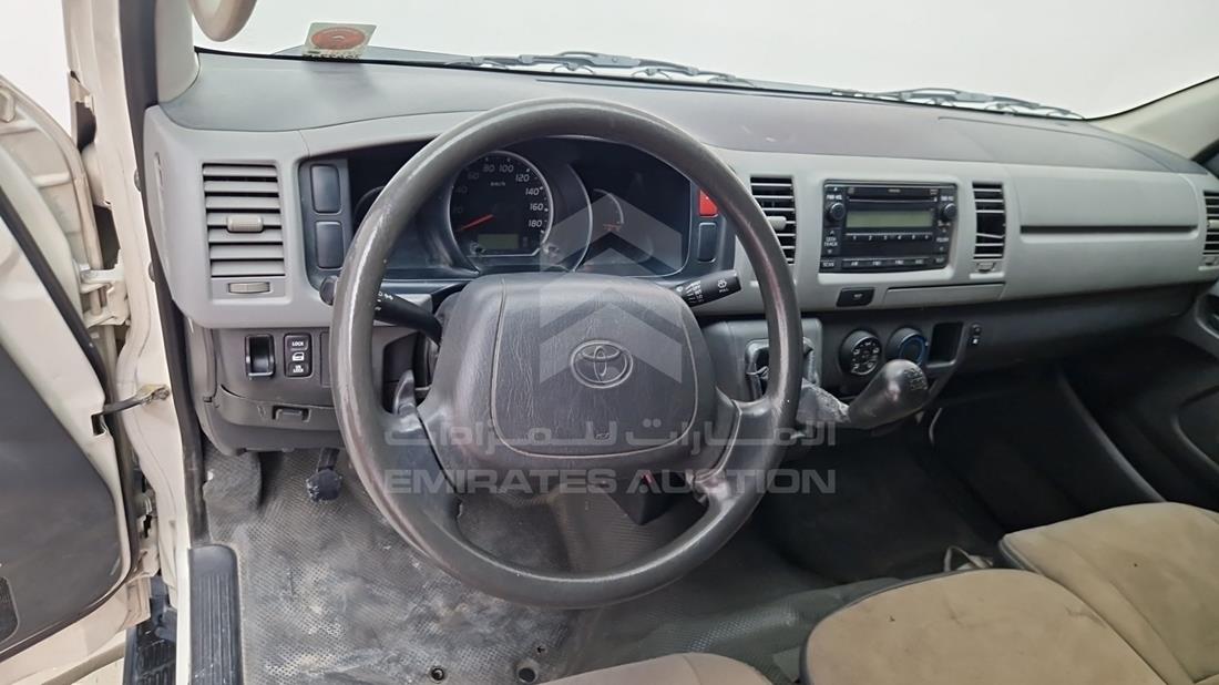 2013 Toyota Hiace — Steering & Mounted Controls — Photo 14