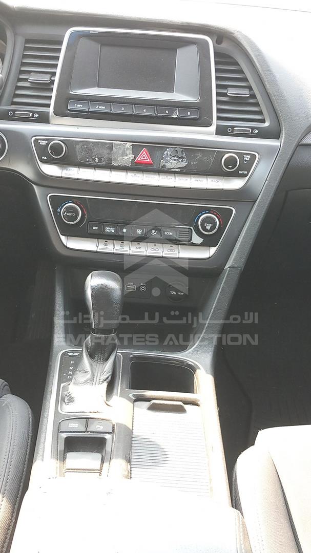 2018 HYUNDAI SONATA VIN: KMHE24133JA082023