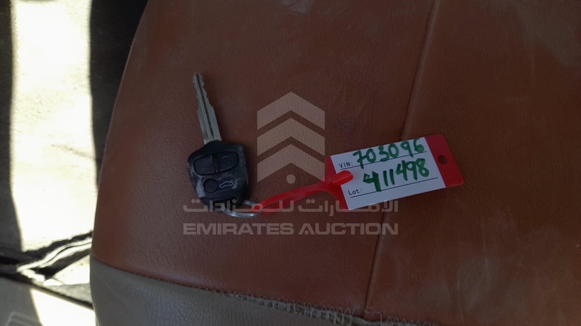 2011 MITSUBISHI PAJERO VIN: JMYLRV95WBJ703096