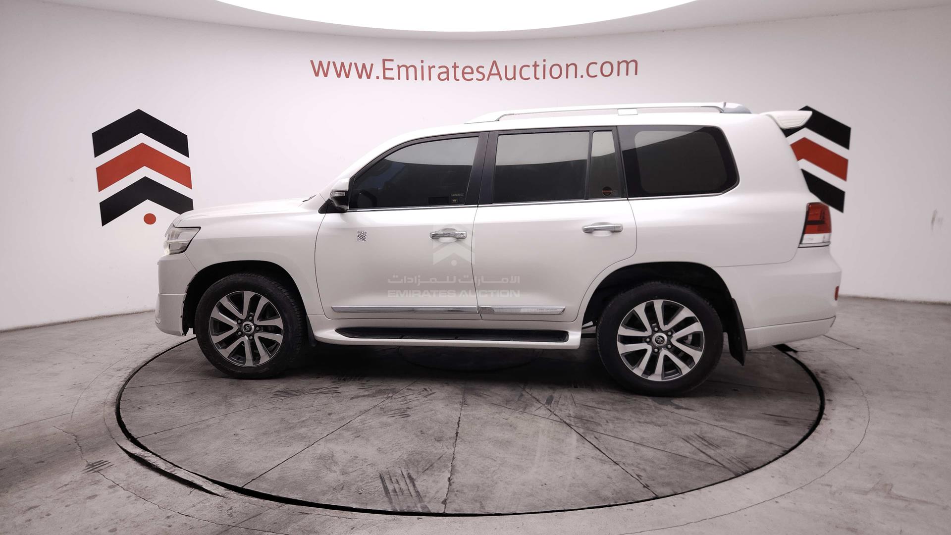 2016 TOYOTA LAND CRUISER VIN: JTMHX05J1G4109165