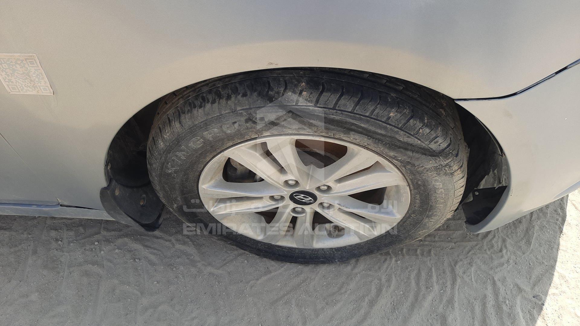 2011 HYUNDAI SONATA VIN: 5NPEB4AC4BH136010