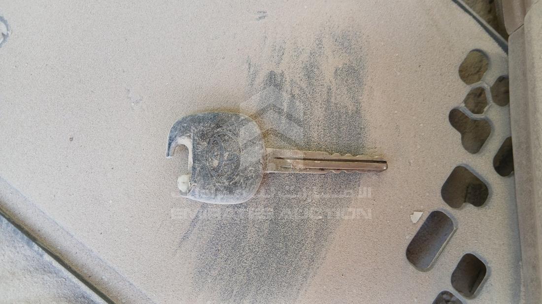 2001 Toyota Camry — Keys — Photo 4