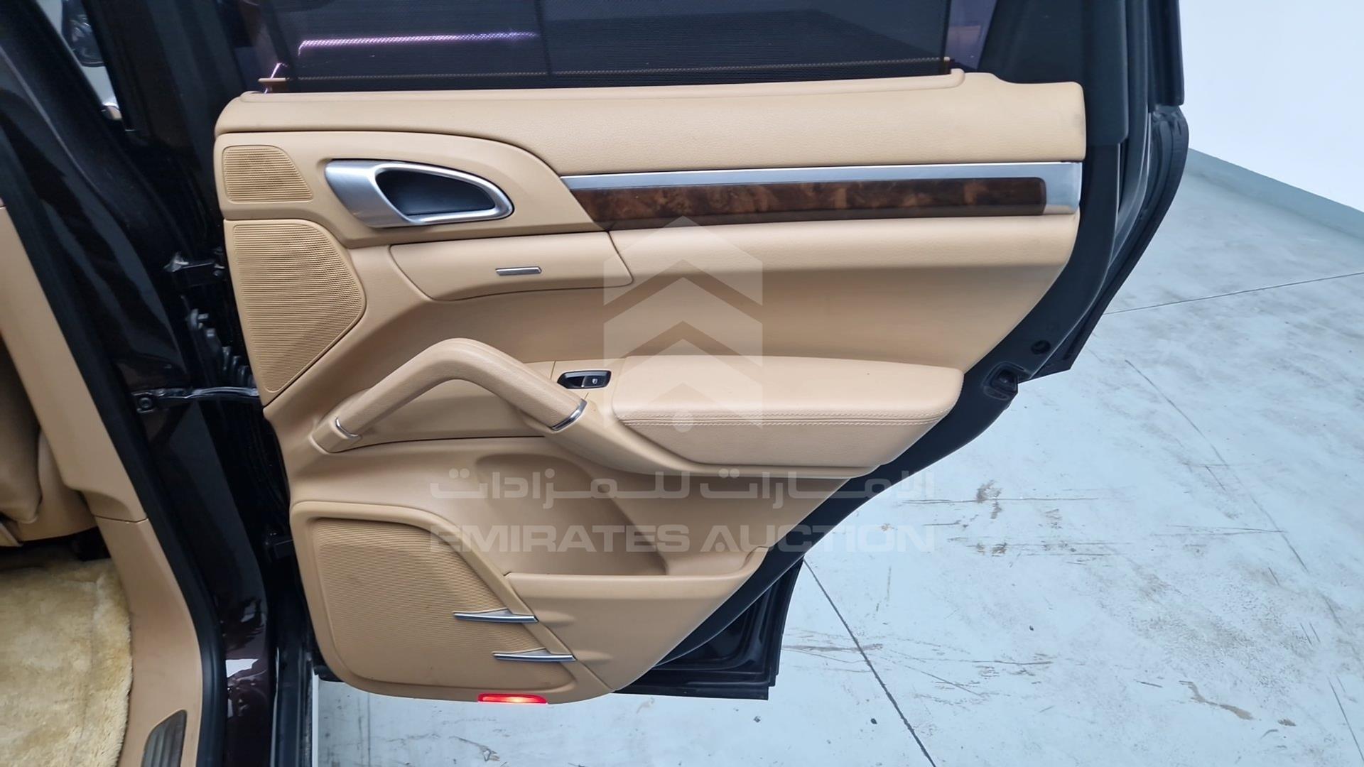 2016 PORSCHE CAYENNE VIN: WP1ZZZ92ZGKA13713