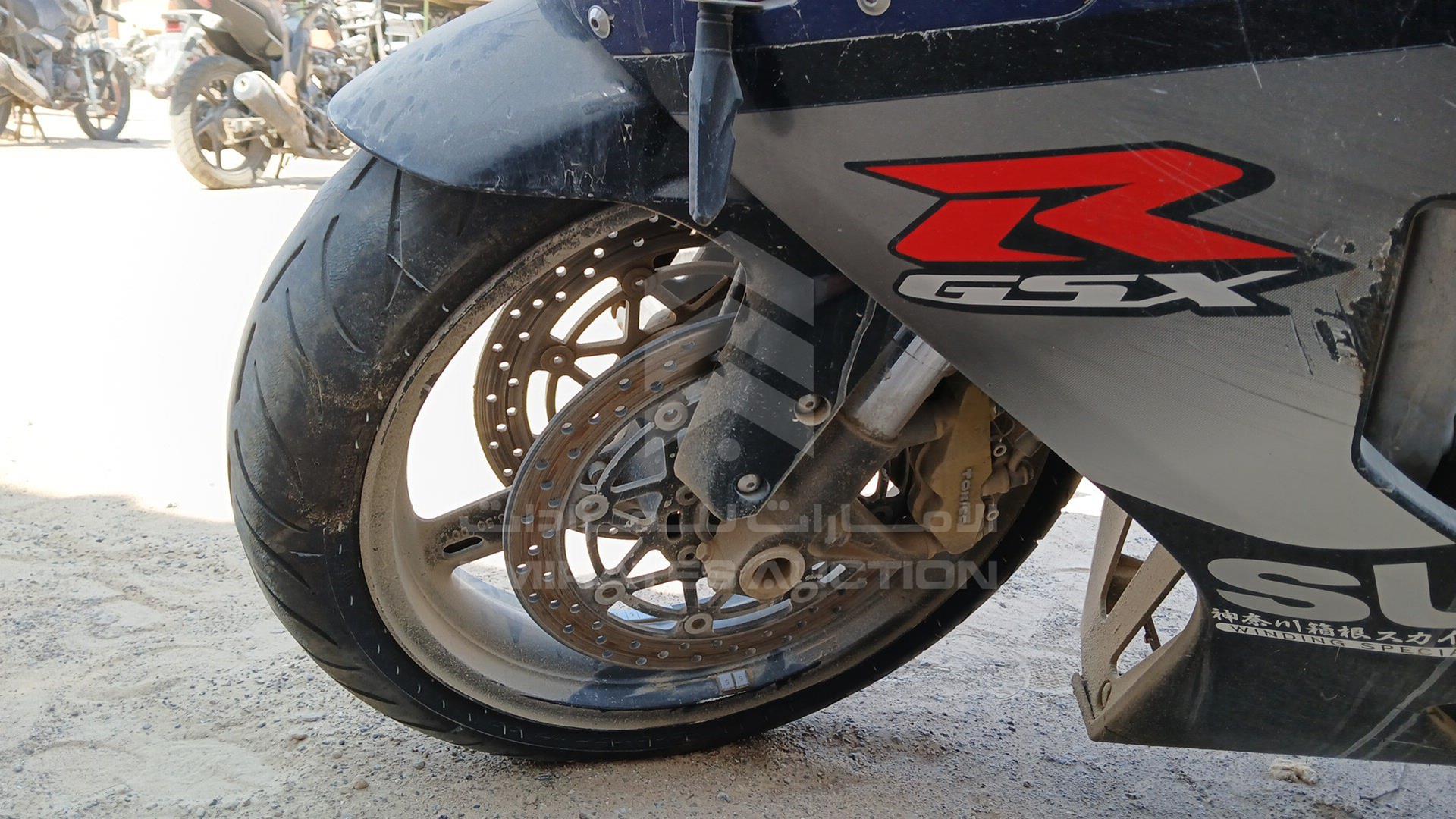0 SUZUKI GSXR 750 VIN: JS1GR7JA352100040