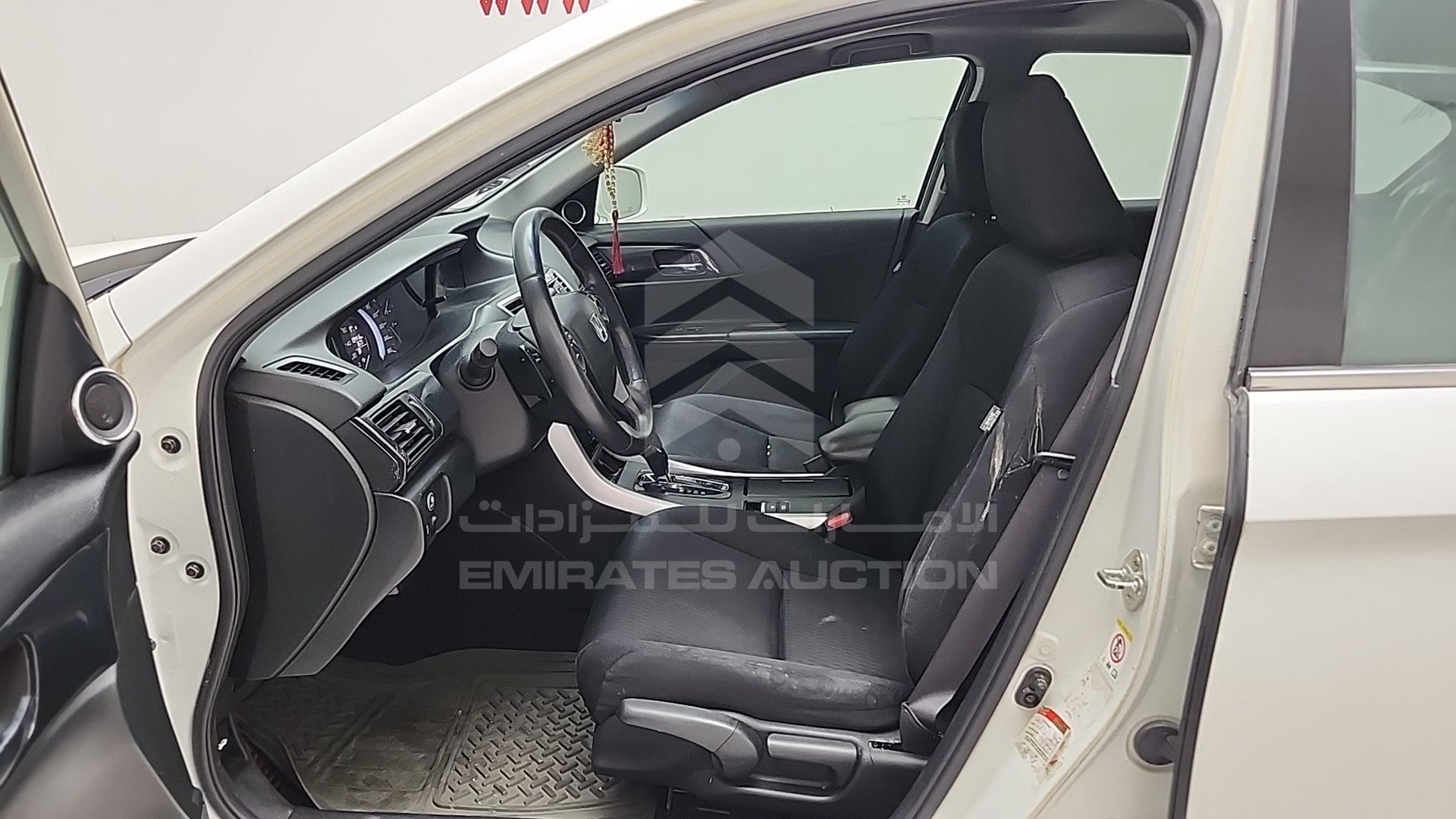 2016 HONDA ACCORD VIN: LUCCR2647G3413109