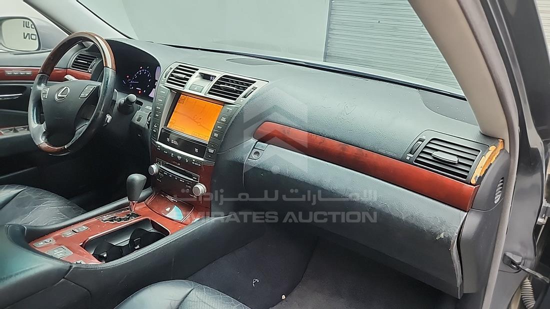 لكزس ال اس 460 2012 — زاوية واجهة الراكب الأمامي الأيمن — صورة 33