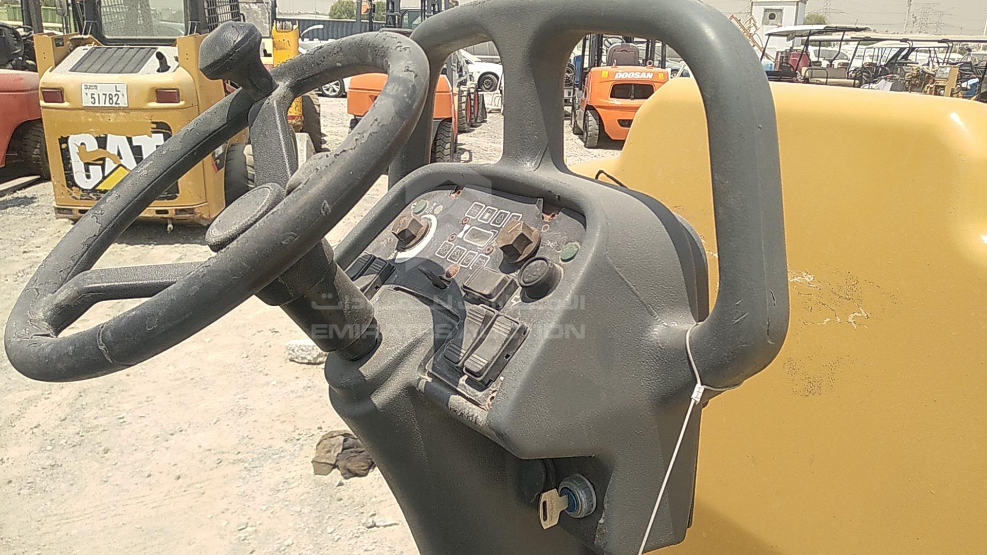 2015 CATERPILLAR --- VIN: CATCB14BB47800276