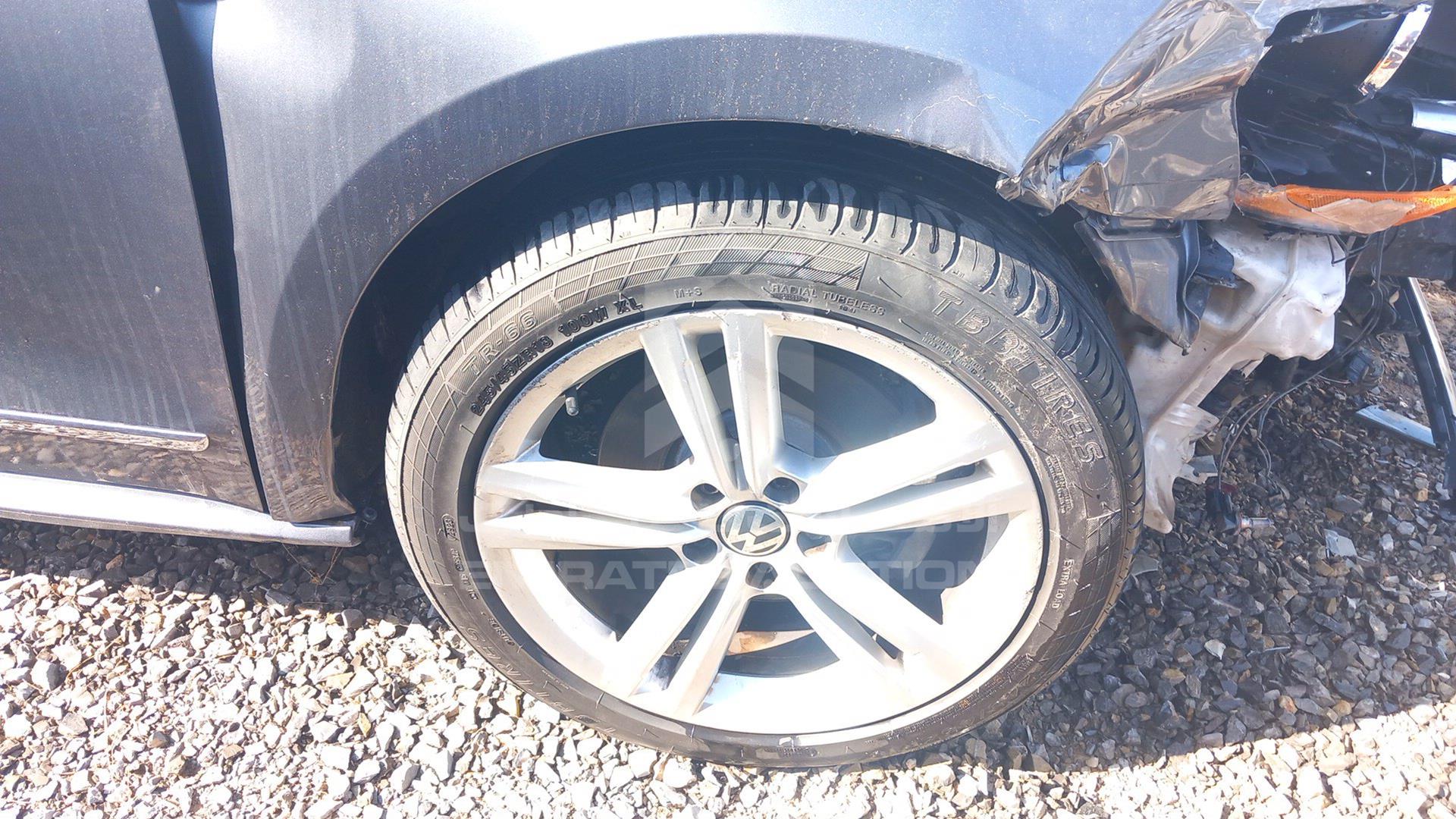2015 VOLKSWAGEN PASSAT VIN: WVWCR7A37FC001349