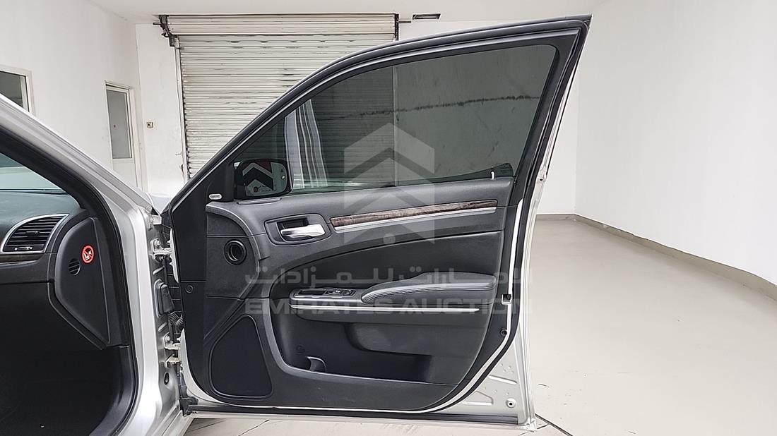 2012 Chrysler 300 — Front Right Door — Photo 30