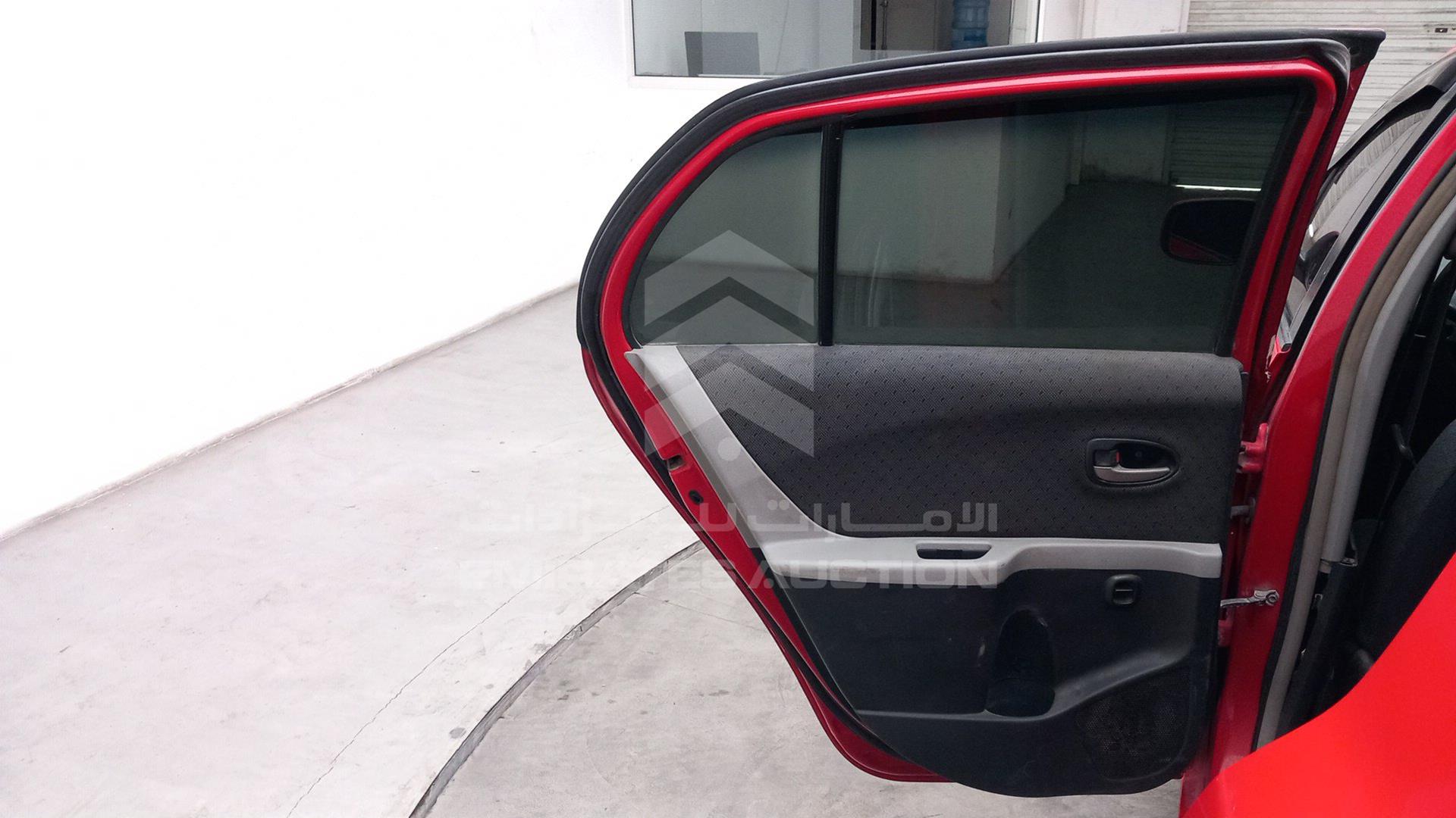 2009 TOYOTA YARIS VIN: JTDKW923995117837