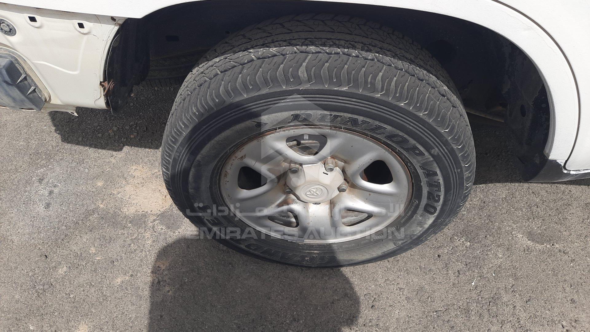 2011 TOYOTA LAND CRUISER VIN: JTMDU09J9B4034810