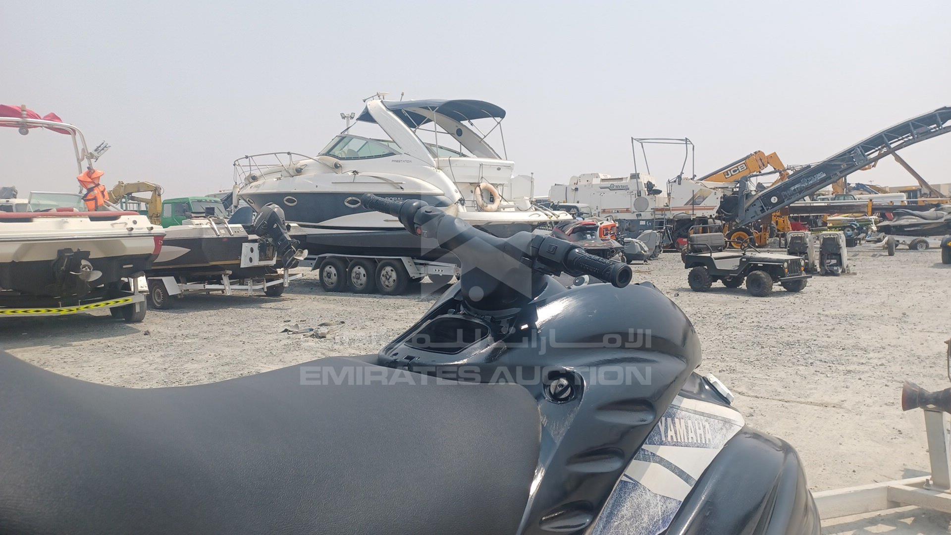 0 JET SKI + TROLLEY YAMAHA VIN: YAMA25711102