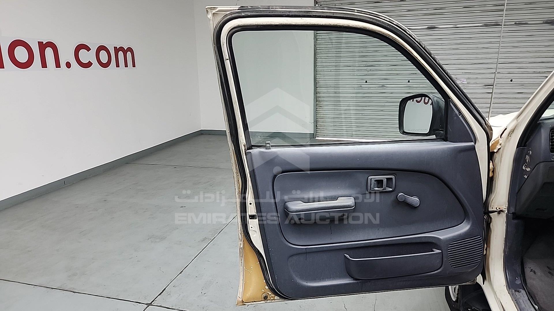 2005 TOYOTA HILUX VIN: JTFDM626150033601