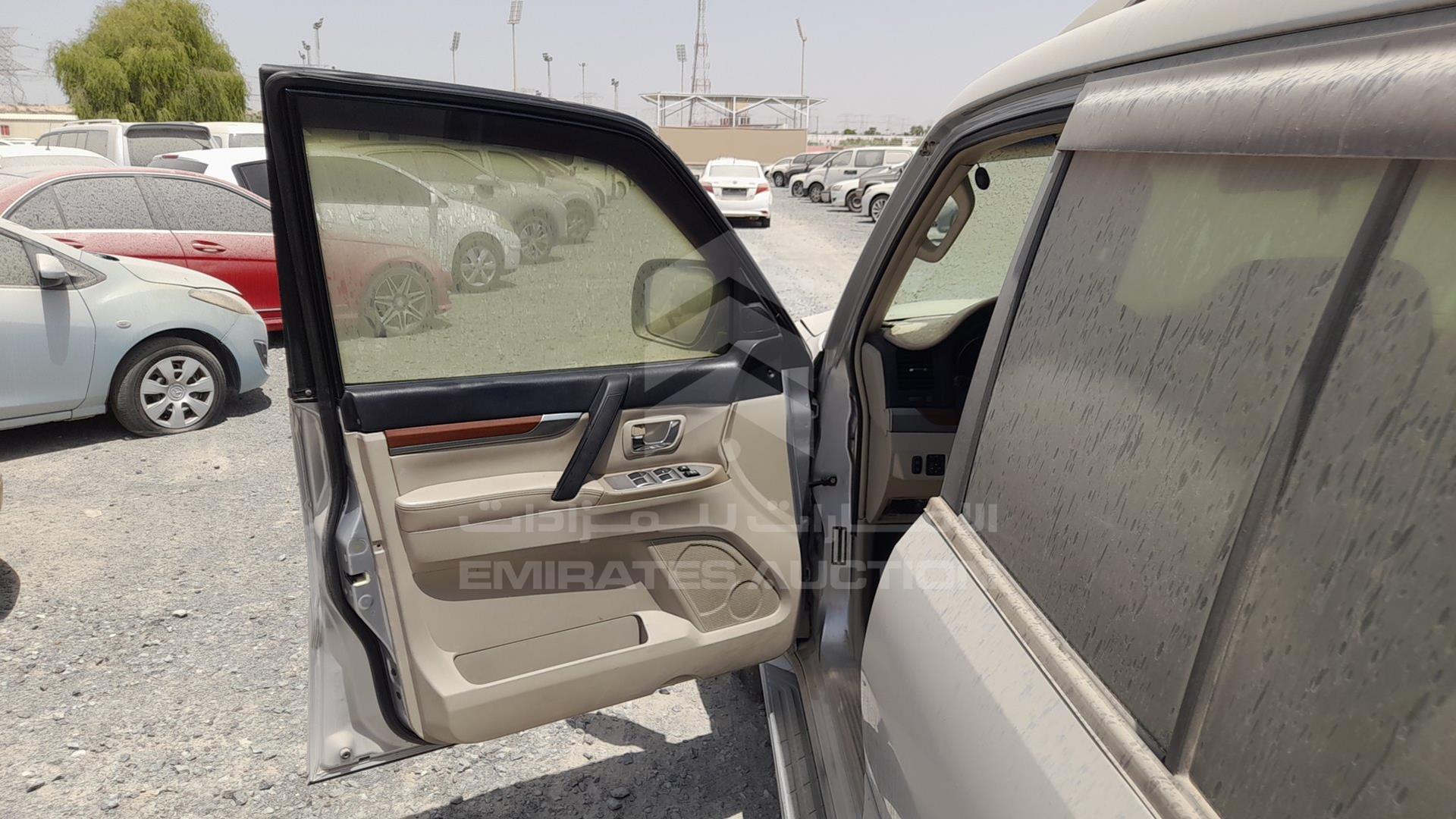2008 MITSUBISHI PAJERO VIN: JMYLRV93W8J721894