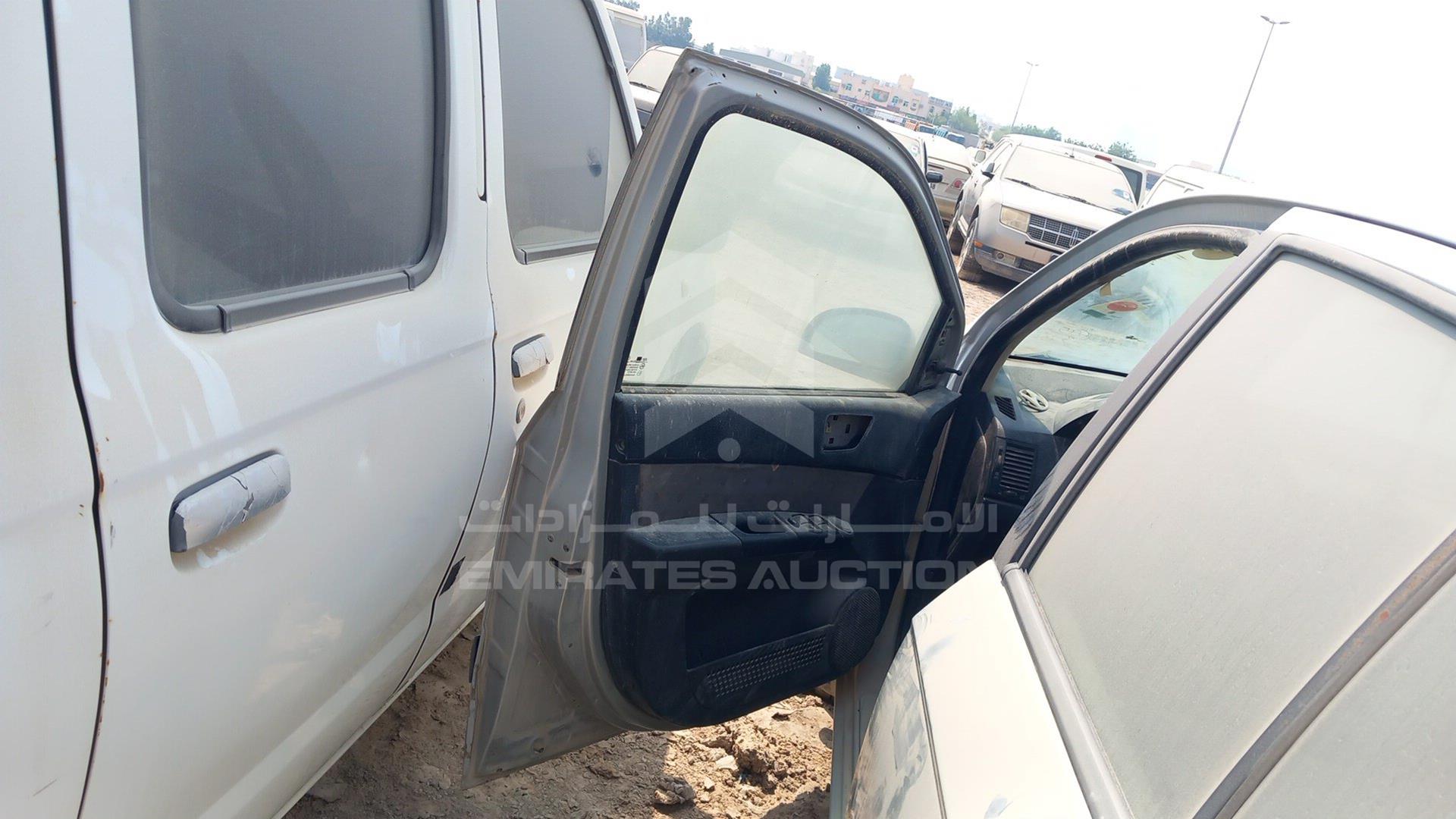 2004 HYUNDAI --- VIN: KMHBT51H44U182149