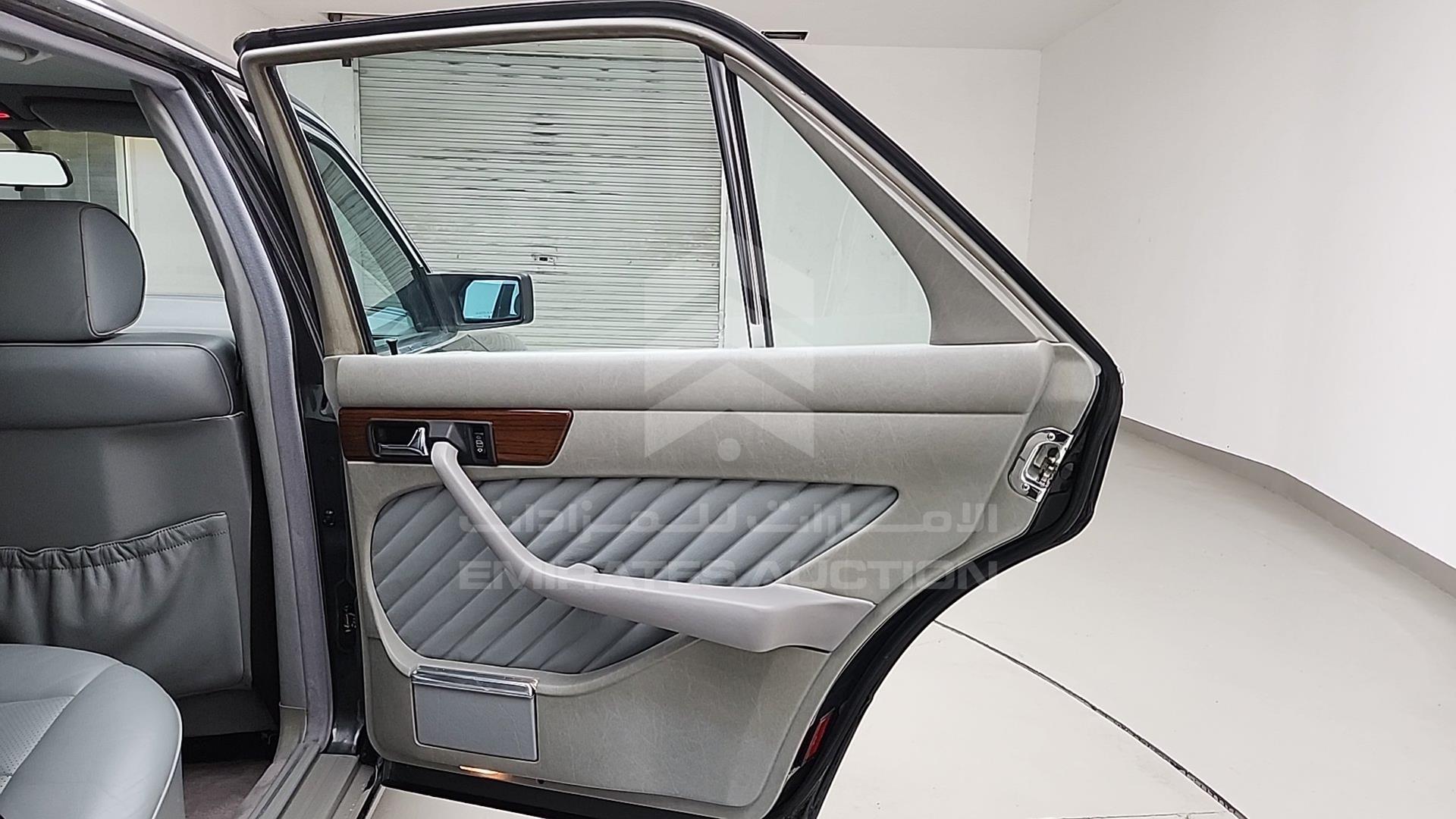 1990 MERCEDES SE 300 VIN: WDBCA24D8LA545332