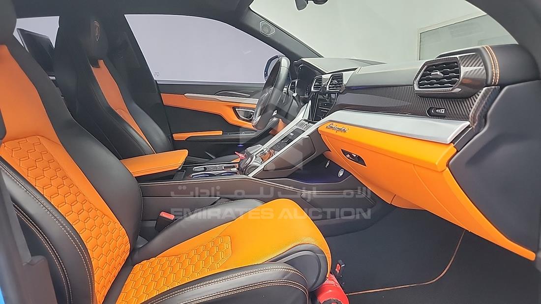2021 Lamborghini Urus — Front Right Passenger Seat View — Photo 33