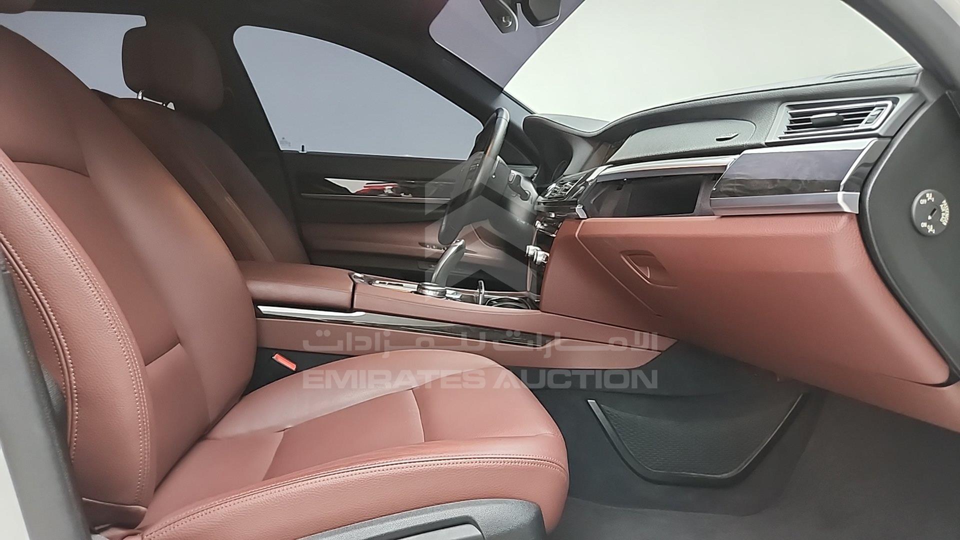 2015 BMW 730 VIN: WBAYE2105FD837047