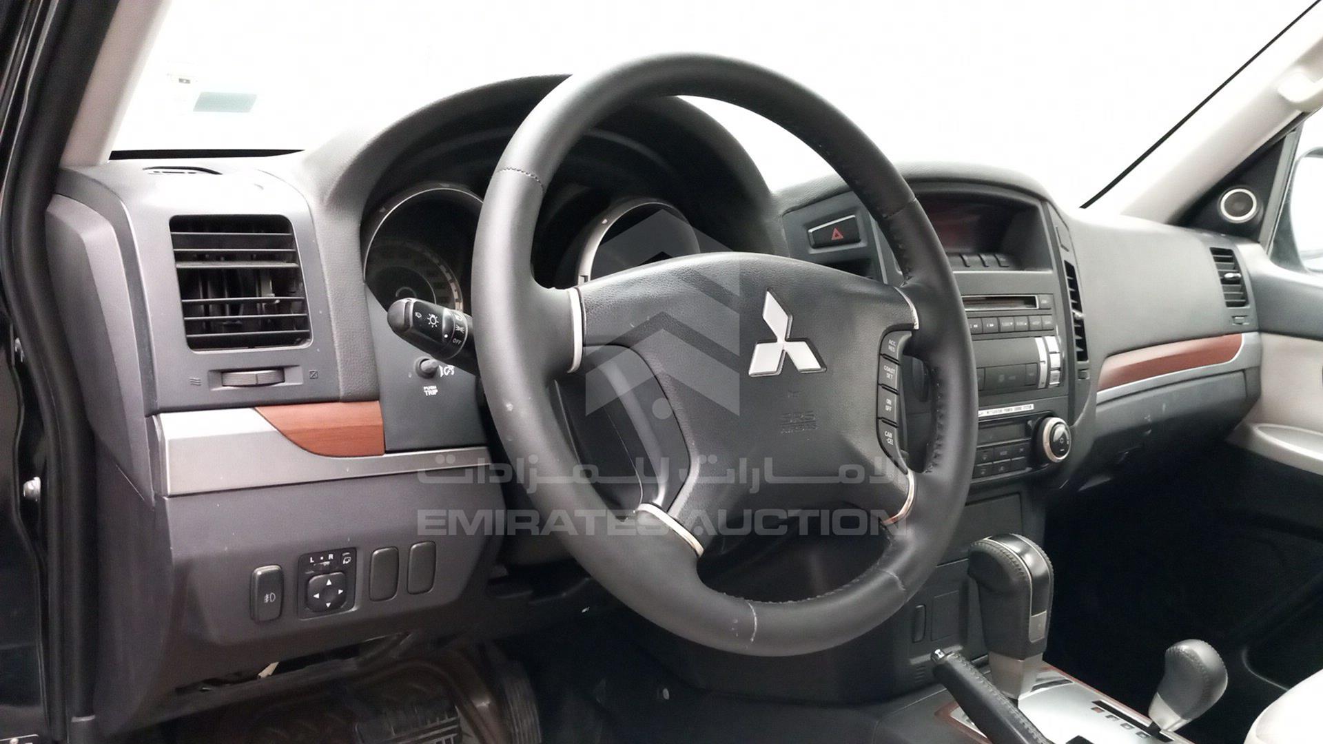 2009 MITSUBISHI PAJERO VIN: JMYMRV83W9J707496