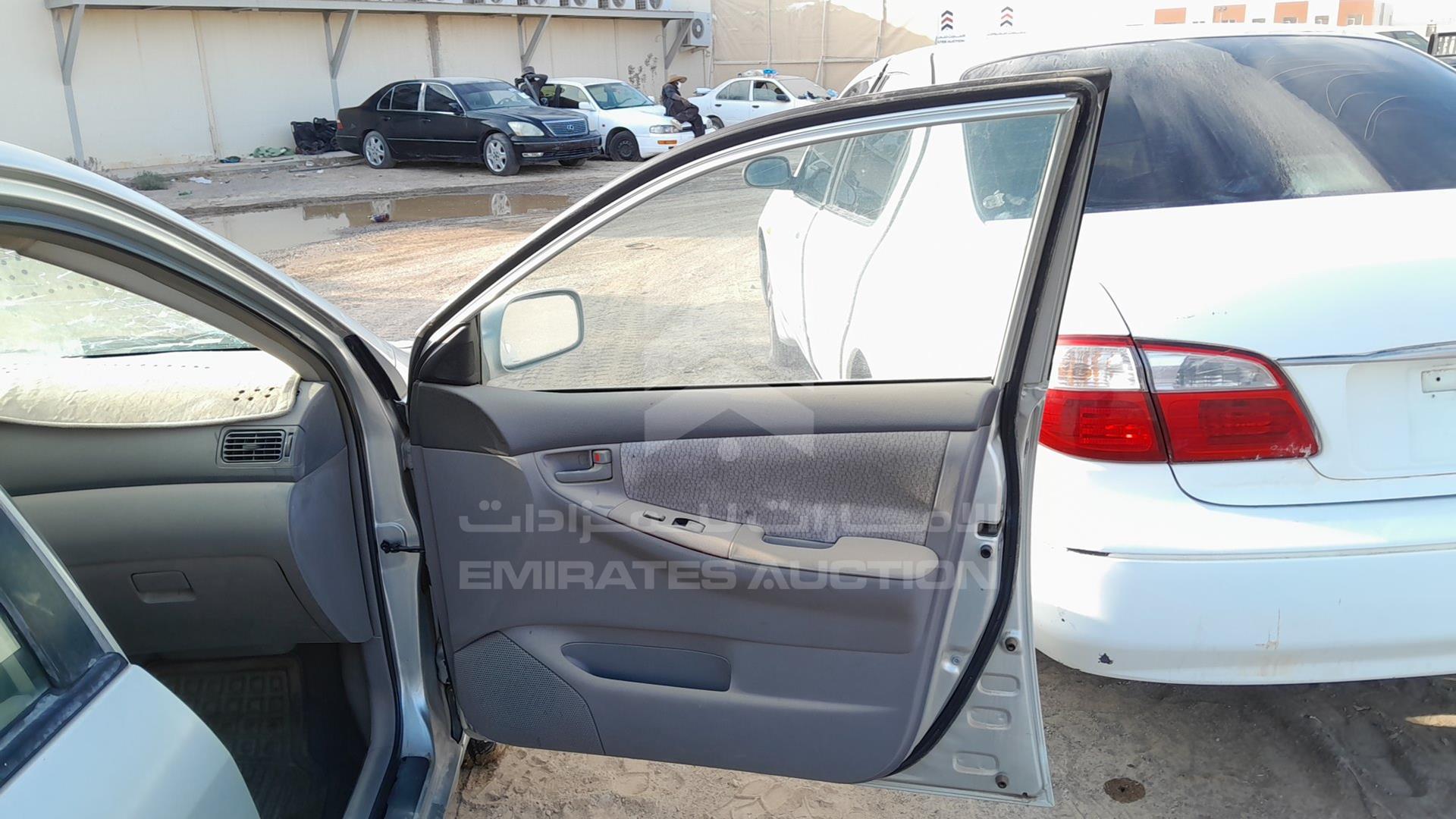 2004 TOYOTA COROLLA VIN: JTDBR38E542030881