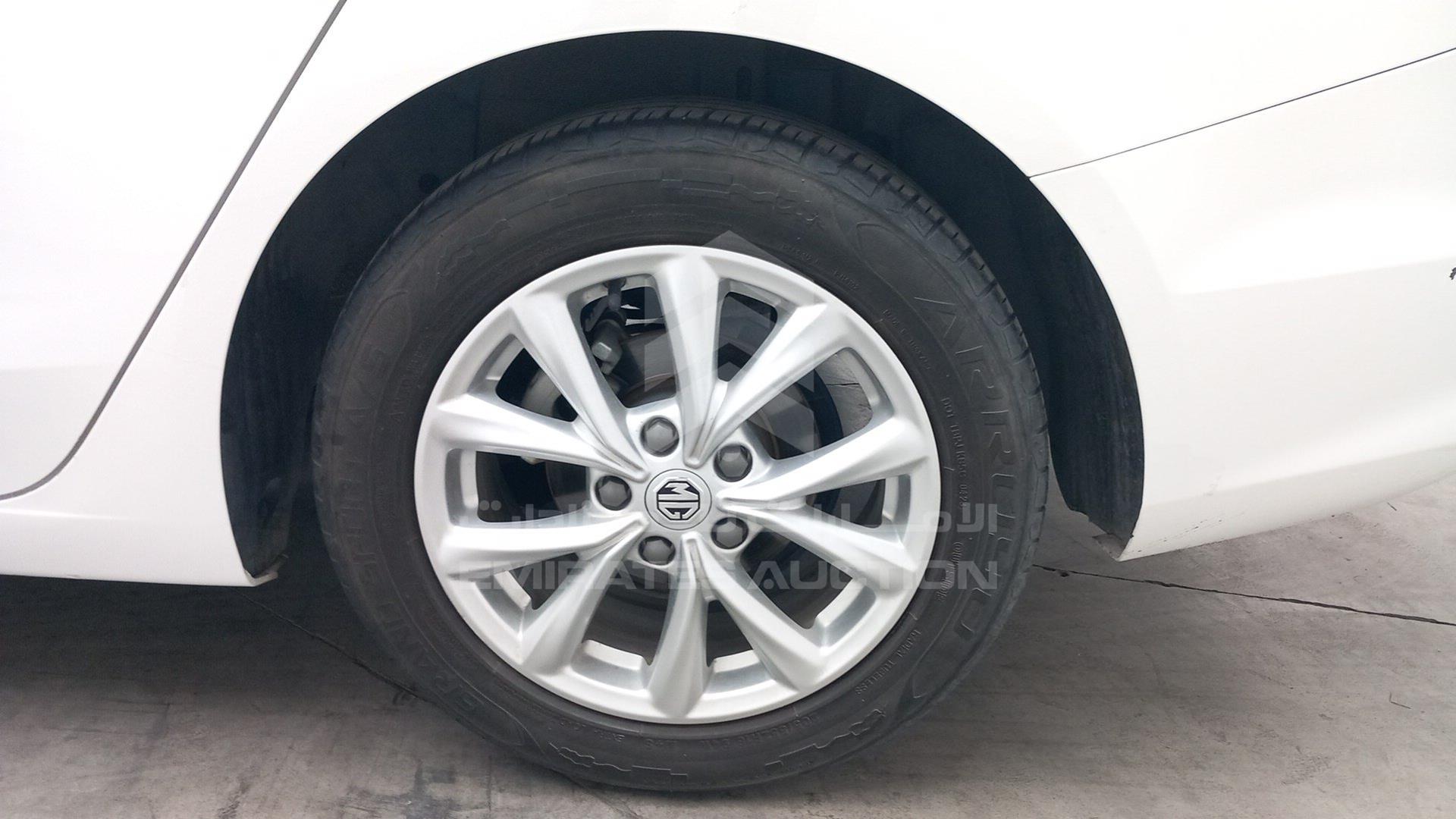 2022 MG MG 5 VIN: LSJA36E34NZ037507