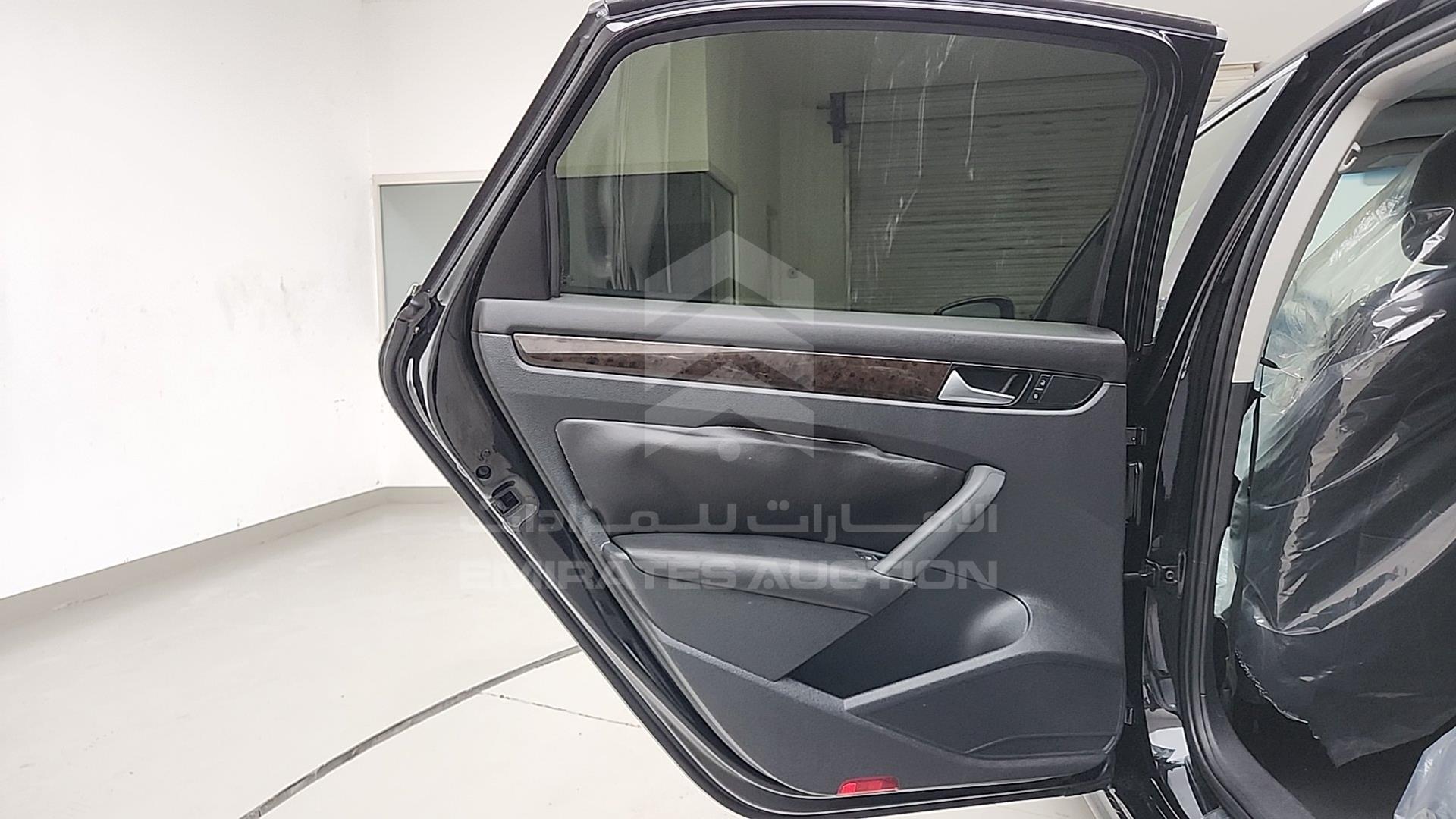 2015 VOLKSWAGEN PASSAT VIN: WVWCR7A38FC001182