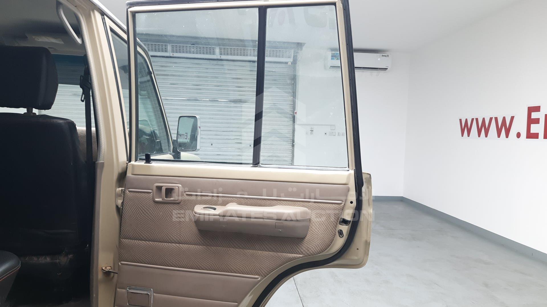 2015 TOYOTA LAND CRUISER VIN: JTFBU71J8F7004298