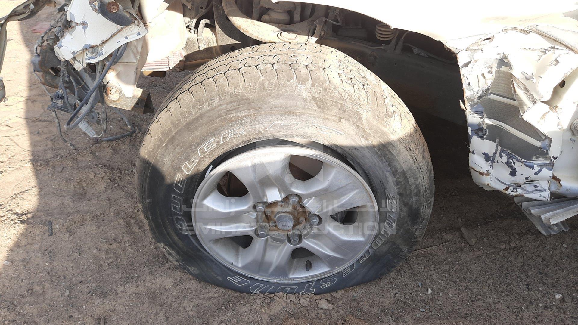 2007 TOYOTA LAND CRUISER VIN: JTEHT05J172106821
