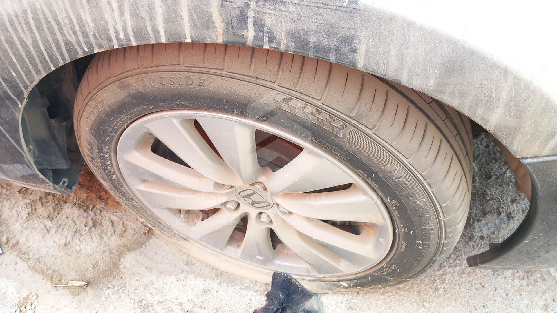 2011 HONDA ACCORD VIN: 1HGCR3F86BA011204