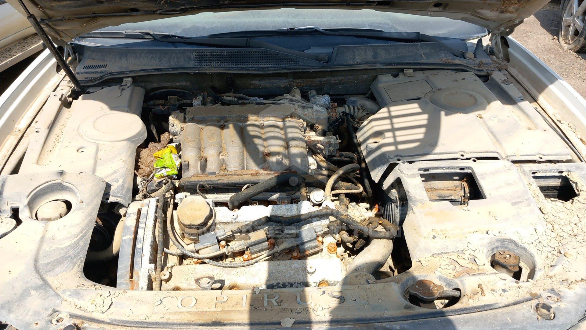 2004 KIA OPIRUS VIN: KNALD224445028628