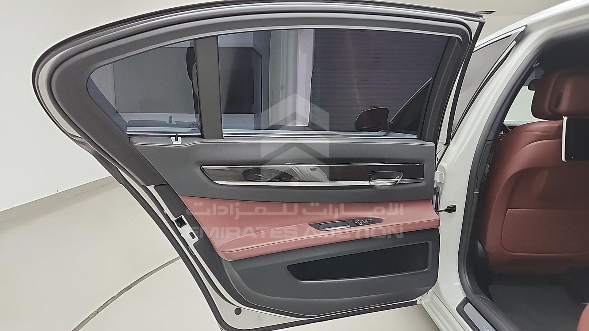 2015 BMW 730 VIN: WBAYE2105FD837047