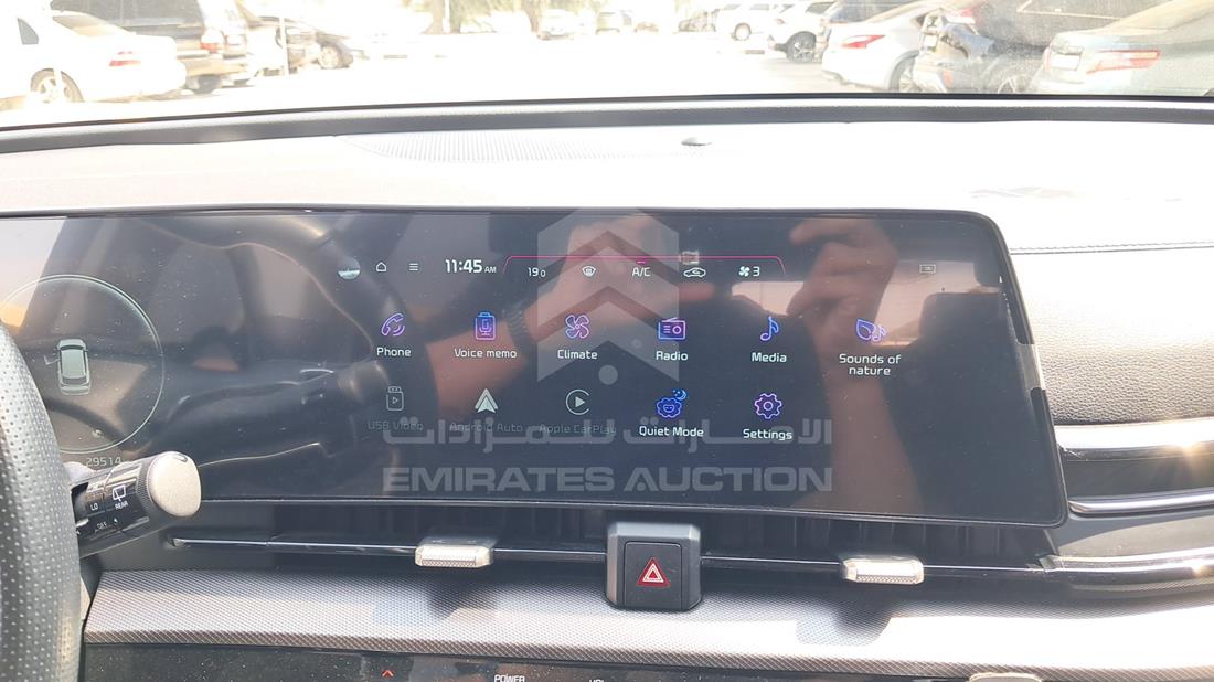 2025 Kia Sportage — Entertainment Systems & Camera Monitor & Navigation — Photo 17